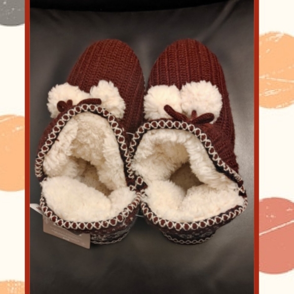 THE ORIGINAL MUK LUKS SLIPPERS. (SOLD SOLD SOLD) NO LONGER AVAILABLE - Picture 4 of 6